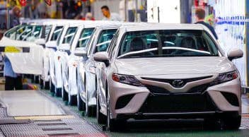 Toyota, Sebebi Bilinmeyen bir Arıza Sebebiyle Fabrikalarında Üretimi Durdurdu!