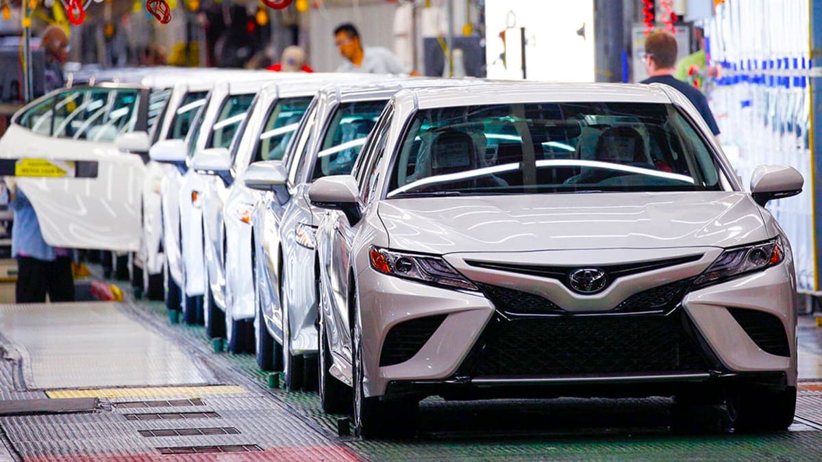 Toyota, Sebebi Bilinmeyen bir Arıza Sebebiyle Fabrikalarında Üretimi Durdurdu!