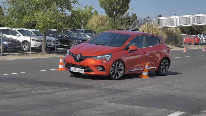 2020 Renault Clio V Yol Tutuş Testi