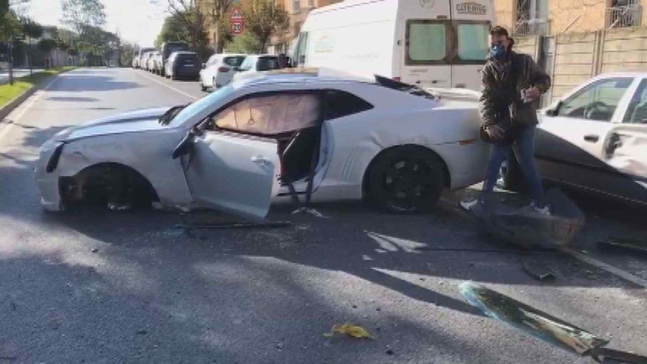 Enes Batur Kaza Yaptı Otomobili Kullanılamaz Hale Geldi!