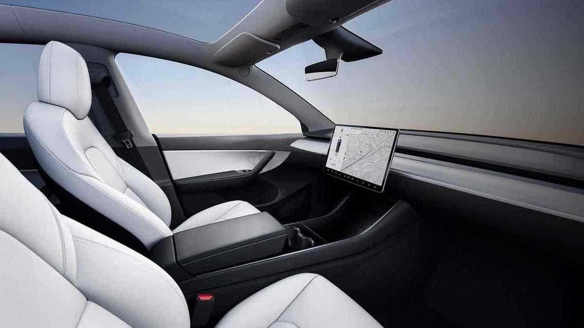 Tesla, Direksiyonu ve Pedalı Olmayan Araç Üretmek İstiyor