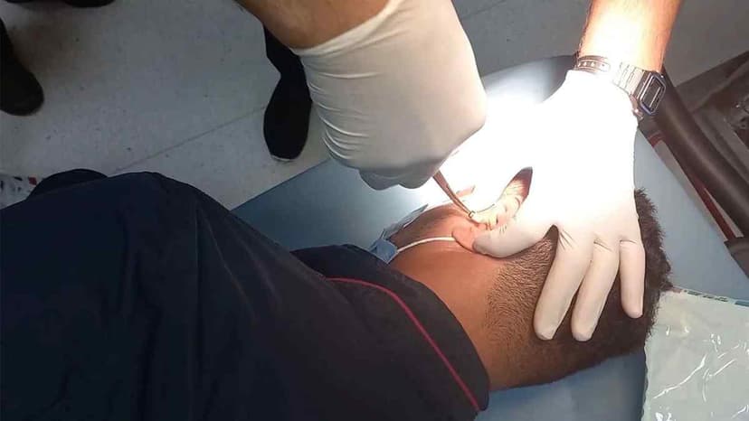 Ehliyet Sınavında Maskeye Kamera, Kulağına Böcek Yerleştirdi