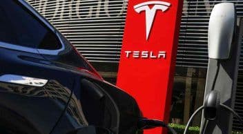 Çip Krizi Tesla’yı da Vurdu! Üretime Ara Veriyor