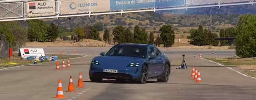 2021 Porsche Taycan Cross Turismo Geyik Testi Yayınlandı
