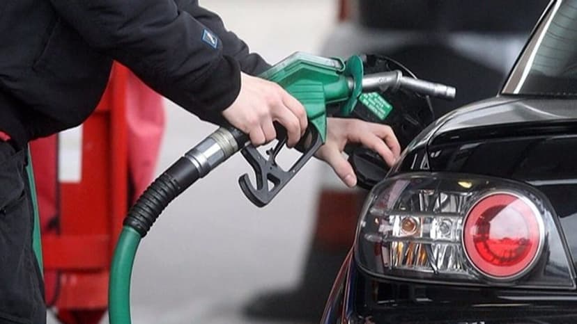 Son Dakika: Benzine Yarın bir Zam Daha Geliyor