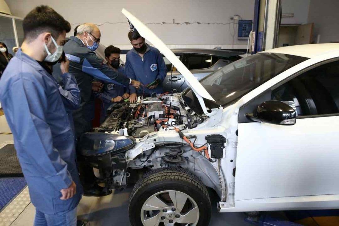 Togg Banttan İnmeden Teknik Elemanlar Mezun Oluyor