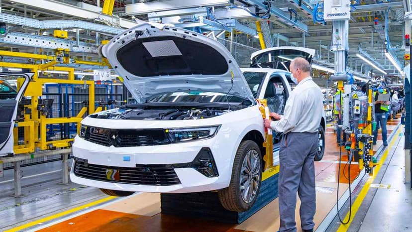 Rüsselsheim Fabrikasında Yeni Opel Astra'nın Üretimini Artırıyor