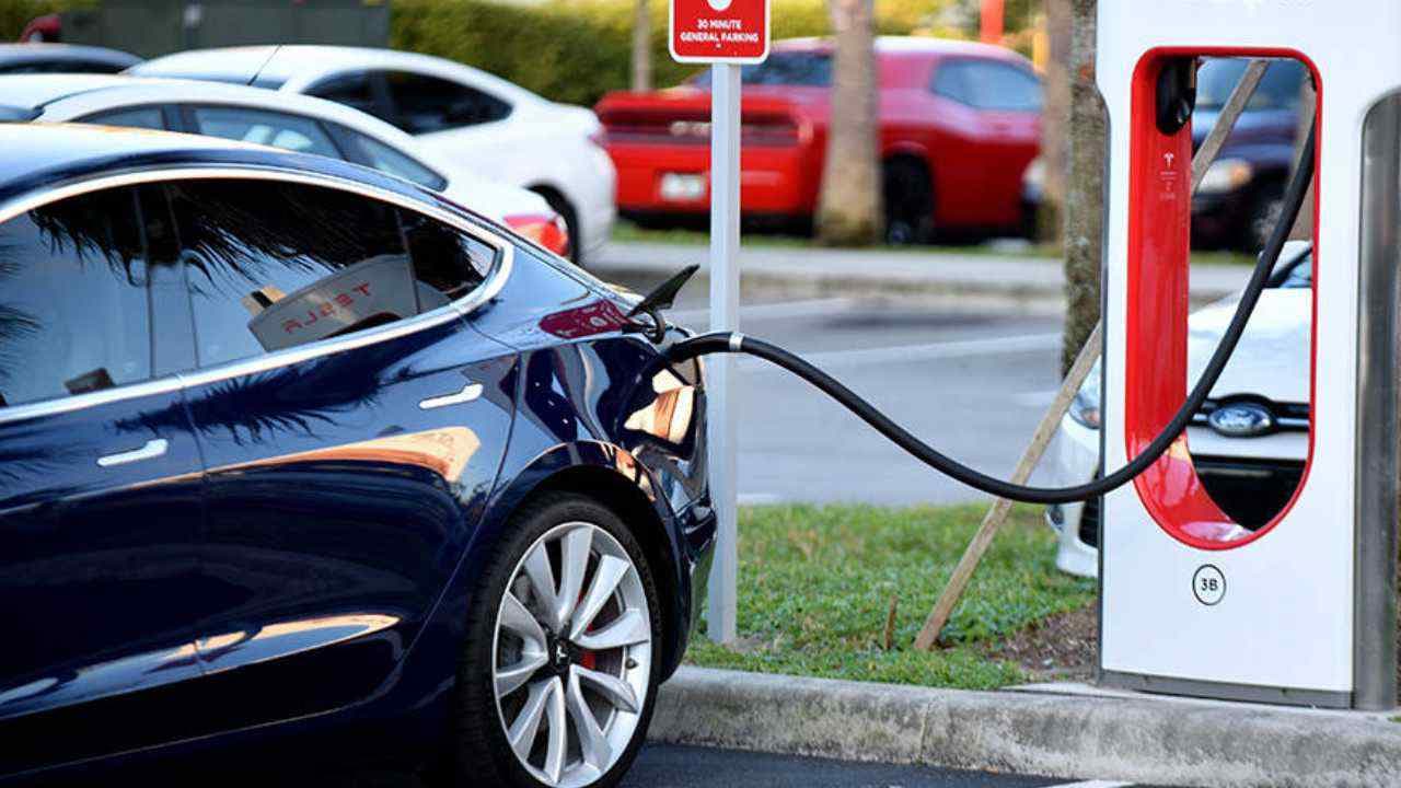 İtalya, Elektrikli Araç Alacaklara 6 Bin Euro Destek Verecek