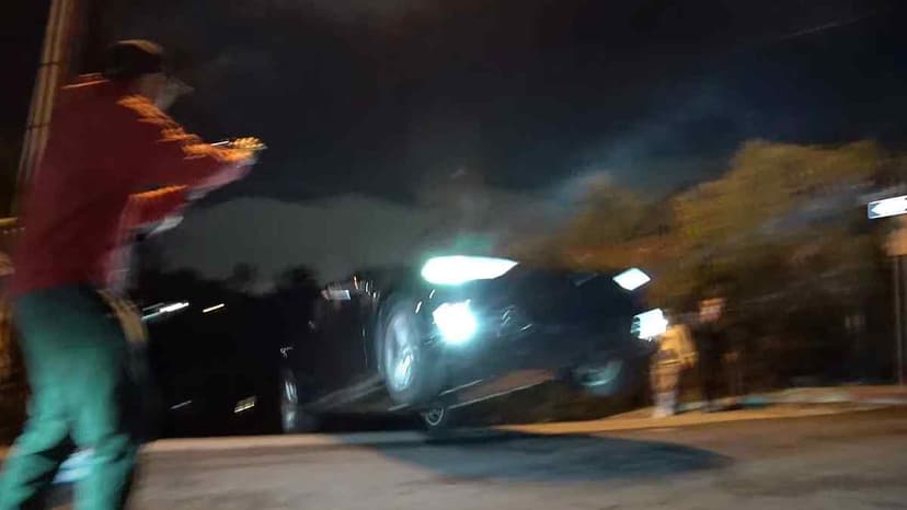 Polis, Uçan Tesla'nın Sürücüsünü Bulana Ödül Verecek