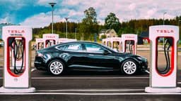 Tesla Yüz Binlerce Aracı Geri Çağırdı