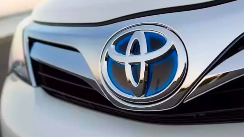 Toyota, Park Freni ve Cam Sorunları Nedeniyle 580 Bin Aracını Geri Çağırma Kararı Aldı!