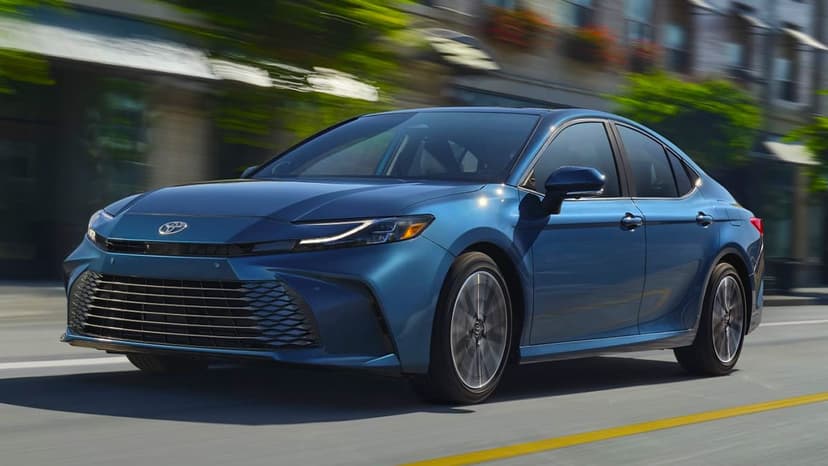 2025 Toyota Camry Tanıtıldı: Yenilenen Camry'nin Öne Çıkan Özellikleri