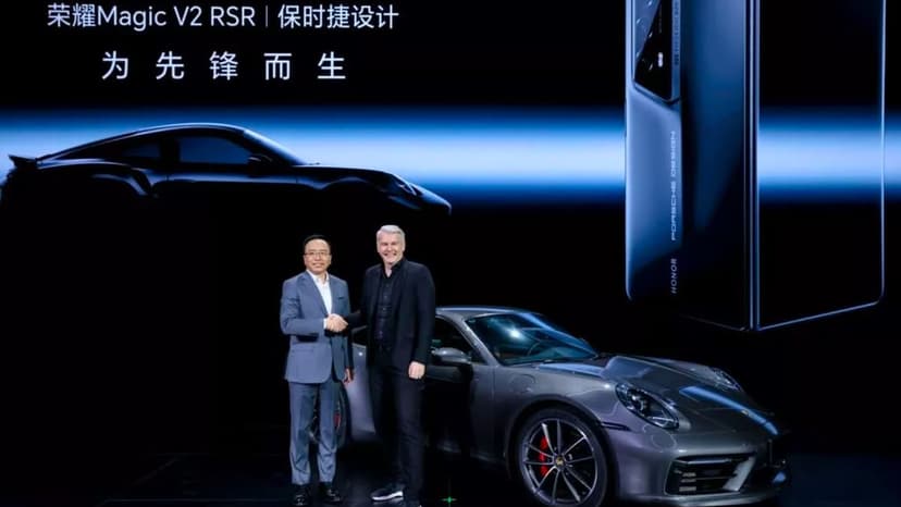 Porsche Design Dünyanın En İnce Katlanabilir Telefonunu Tasarladı