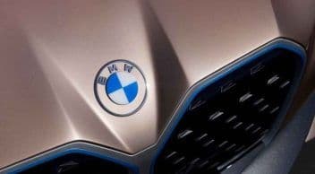 Bmw’nin Yeni Logosu 23 Yıl Sonra Tanıtıldı