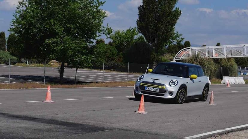 Mini Cooper Se 2020: Yol Tutuş Testi