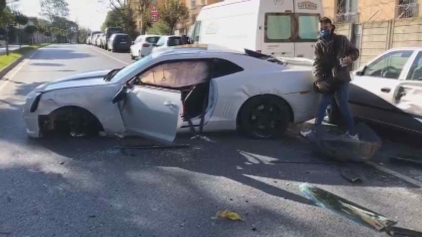 Enes Batur Kaza Yaptı Otomobili Kullanılamaz Hale Geldi!