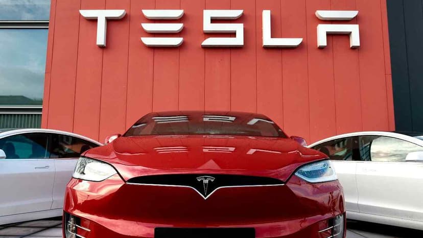 Tesla Çalışanlarına Maskeyi Yeniden Zorunlu Kıldı