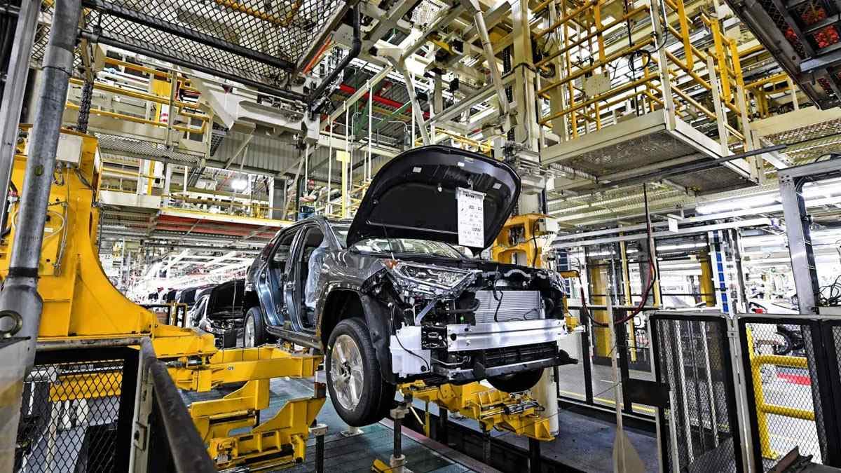 Japon Otomotiv Devi Toyota Üretimi Düşürecek
