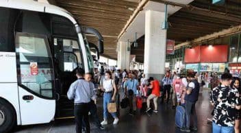 İzmir’de 18 Yaşından Küçüklere Otobüs ve Uçak Bilet Satışı Yasaklandı