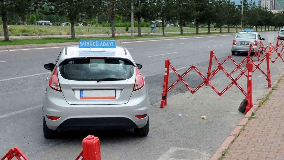 Ehliyette Eğitim ve Direksiyon Sınavı Kuralları Değişiyor