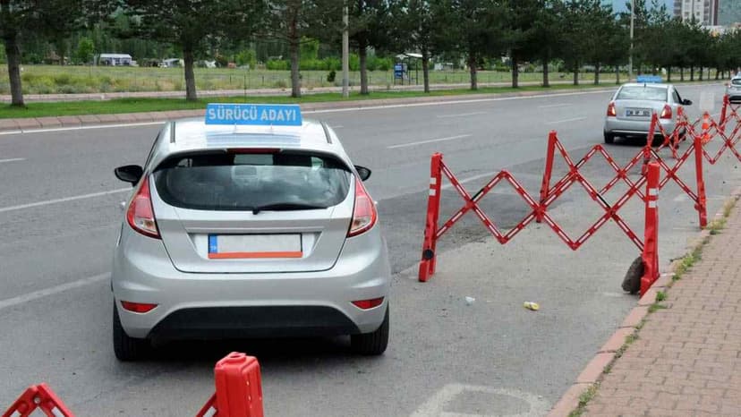 Ehliyette Eğitim ve Direksiyon Sınavı Kuralları Değişiyor