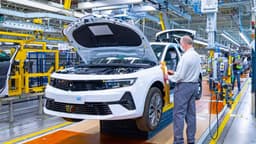 Rüsselsheim Fabrikasında Yeni Opel Astra'nın Üretimini Artırıyor