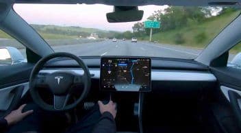Tesla, Araç Kazalarını Youtube’da Paylaşan Çalışanını Kovdu
