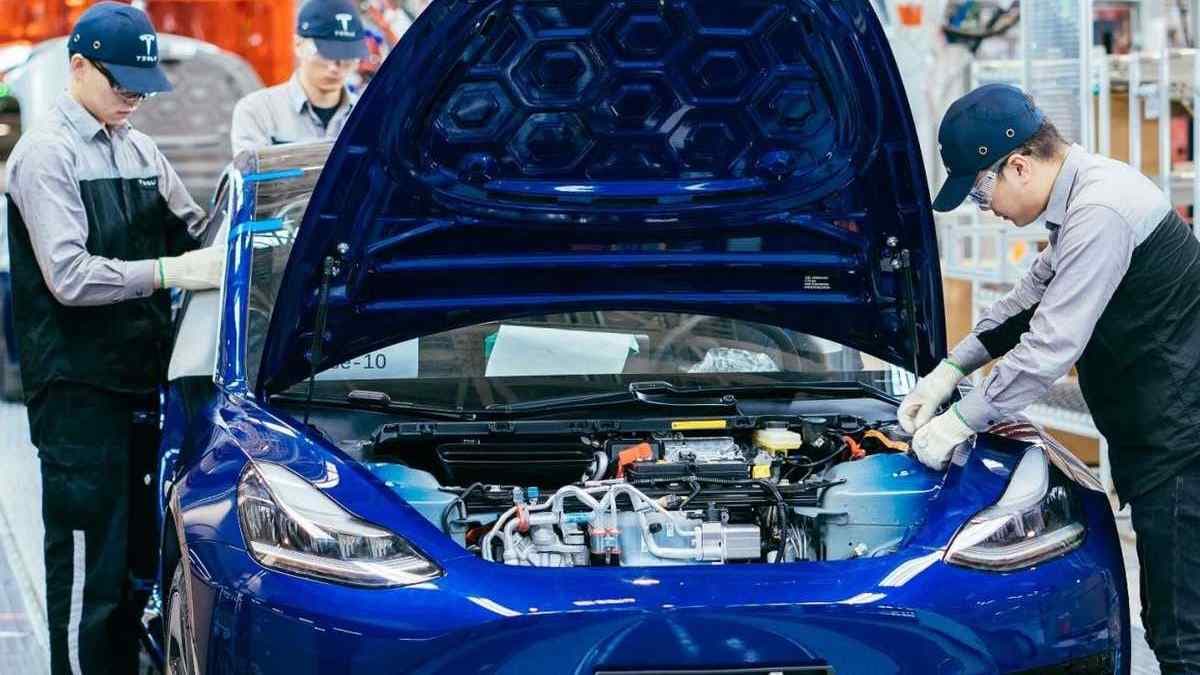 Dünyanın En Büyük Elektrikli Otomobil Fabrikası Üretimi Durdurdu!