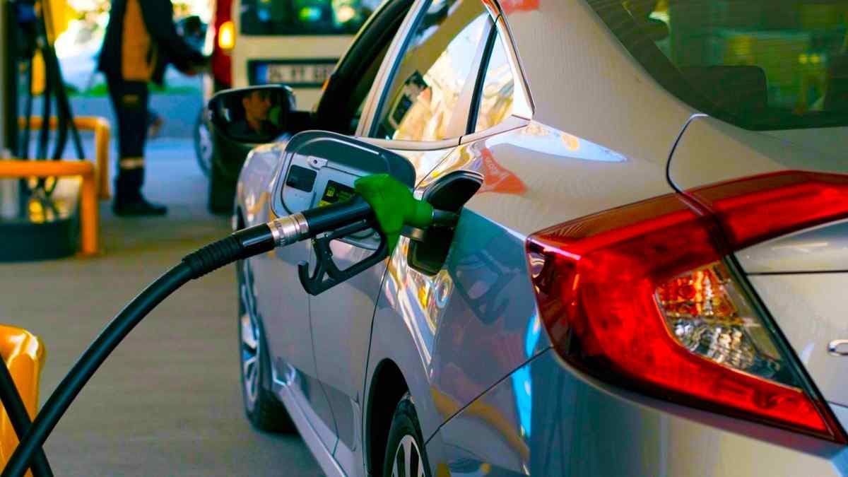 Benzine Dolar Zammı Geldi: Litre Fiyatı 21 Tl’yi Geçti