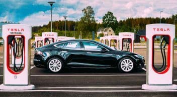 Tesla Yüz Binlerce Aracı Geri Çağırdı