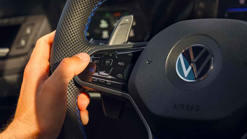Volkswagen, Direksiyon Üzerinde Fiziksel Düğmelere Geri Dönüyor