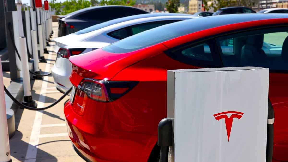 Elektrikli Araç Üreticisi Tesla’nın Hisseleri Düşmeye Devam Ediyor!