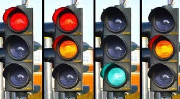 Beyaz Renkli Trafik Işığı: Araştırmacılar Dördüncü bir Trafik Işığı Öneriyor