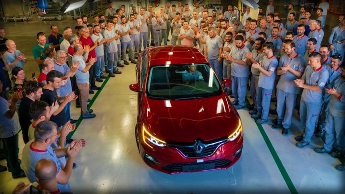 Karsan, Megane Sedan Üretimini Artırıyor
