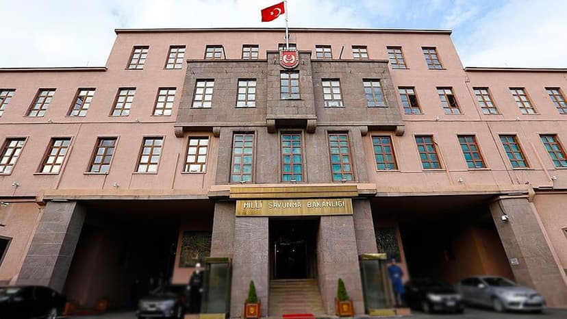 Ankara'da Savaş Uçağının Düşen Parçası Hakkında Msb'den Açıklama!