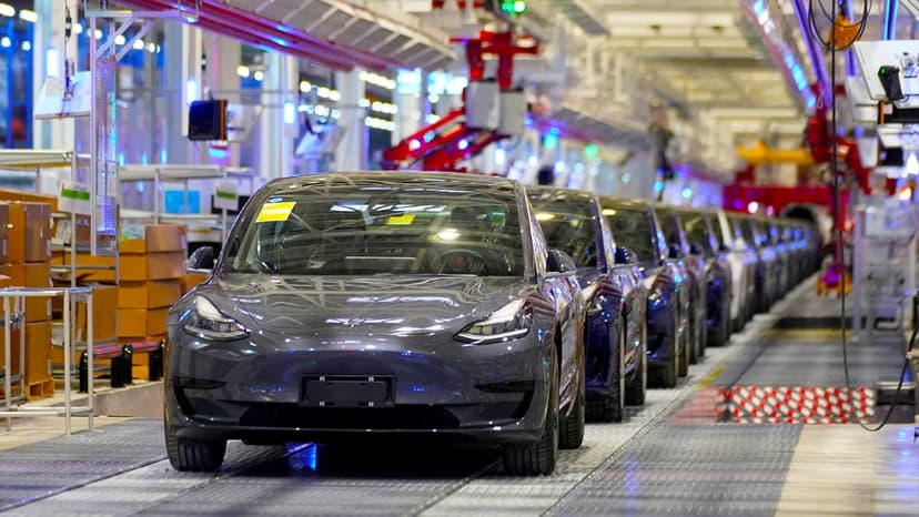 Tesla, Otopilot Sorunları İçin 2 Milyon Aracını Geri Çağırıyor