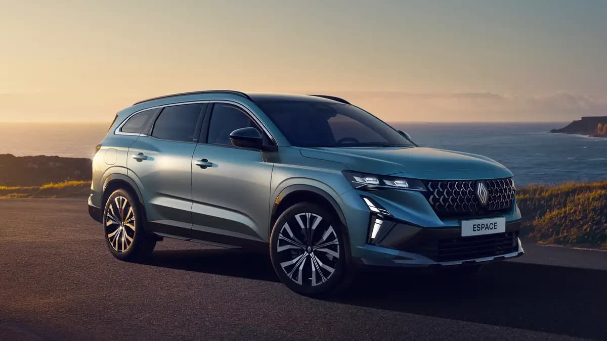 Makyajlı Renault Espace: Yenilenen Tasarımıyla Dikkat Çekiyor