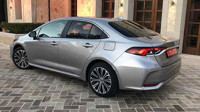 Toyota Corolla Sedan 1.8 Hybrid Dream e-CVT (2023 - 2026)
