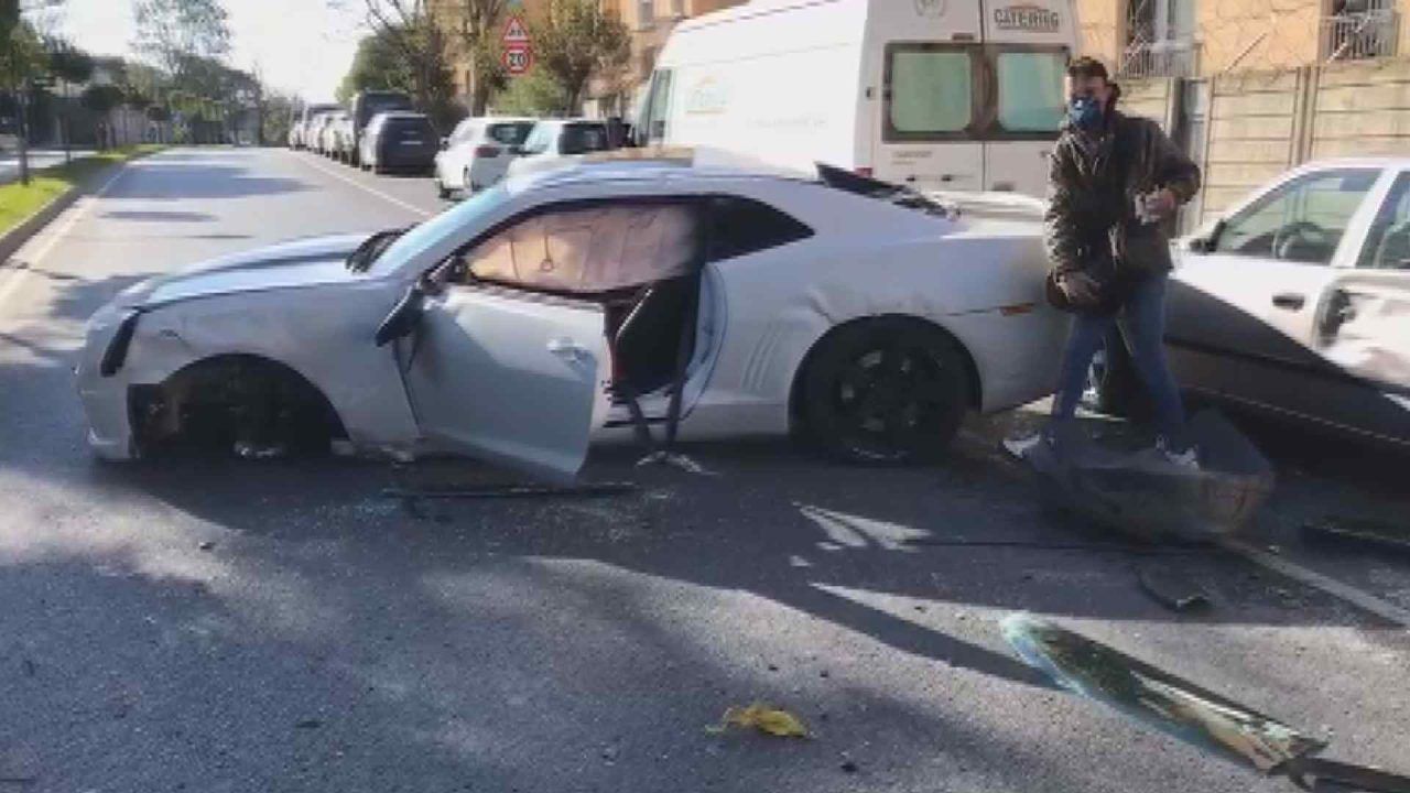 Enes Batur Kaza Yaptı Otomobili Kullanılamaz Hale Geldi!