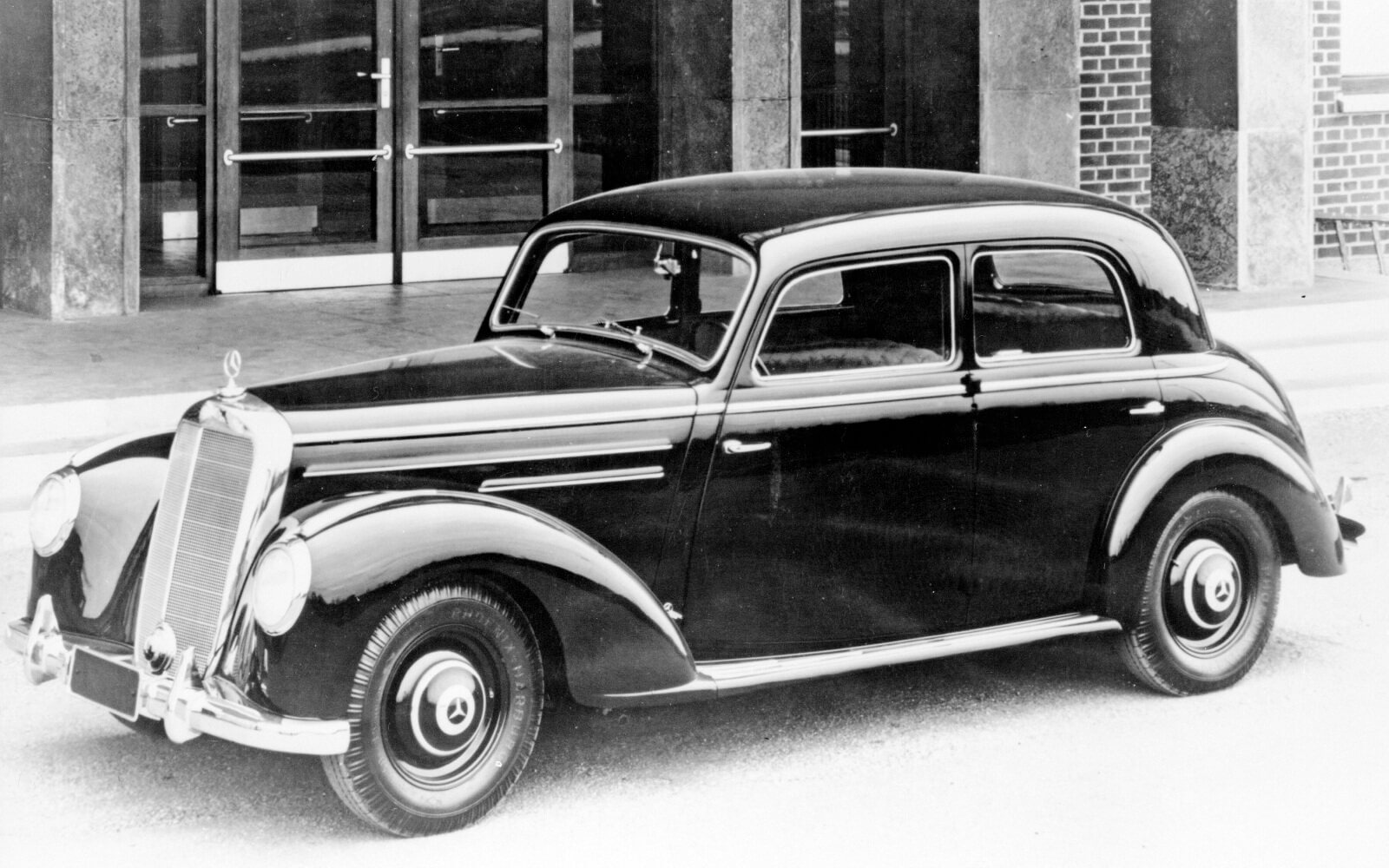 Mercedes-Benz S-Serisi: 1951'den Günümüze