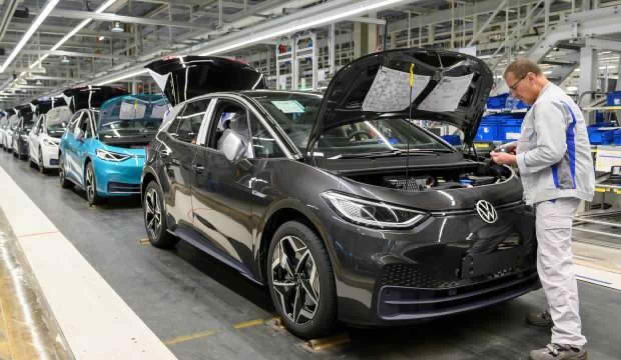 Alman Otomobil Devi Volkswagen'i Çip Krizi Vurdu