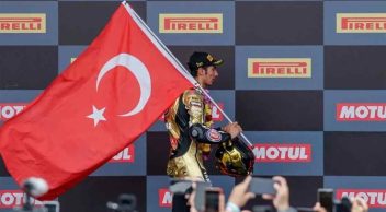 Milli Motosikletçi Toprak Razgatlıoğlu, Dünya Şampiyonu Olarak Tarihe Geçti