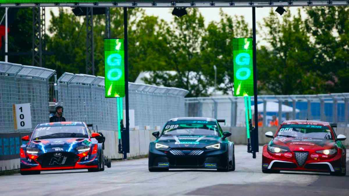 Ünlü Elektrikli Otomobil Yarışı FIA-ETCR