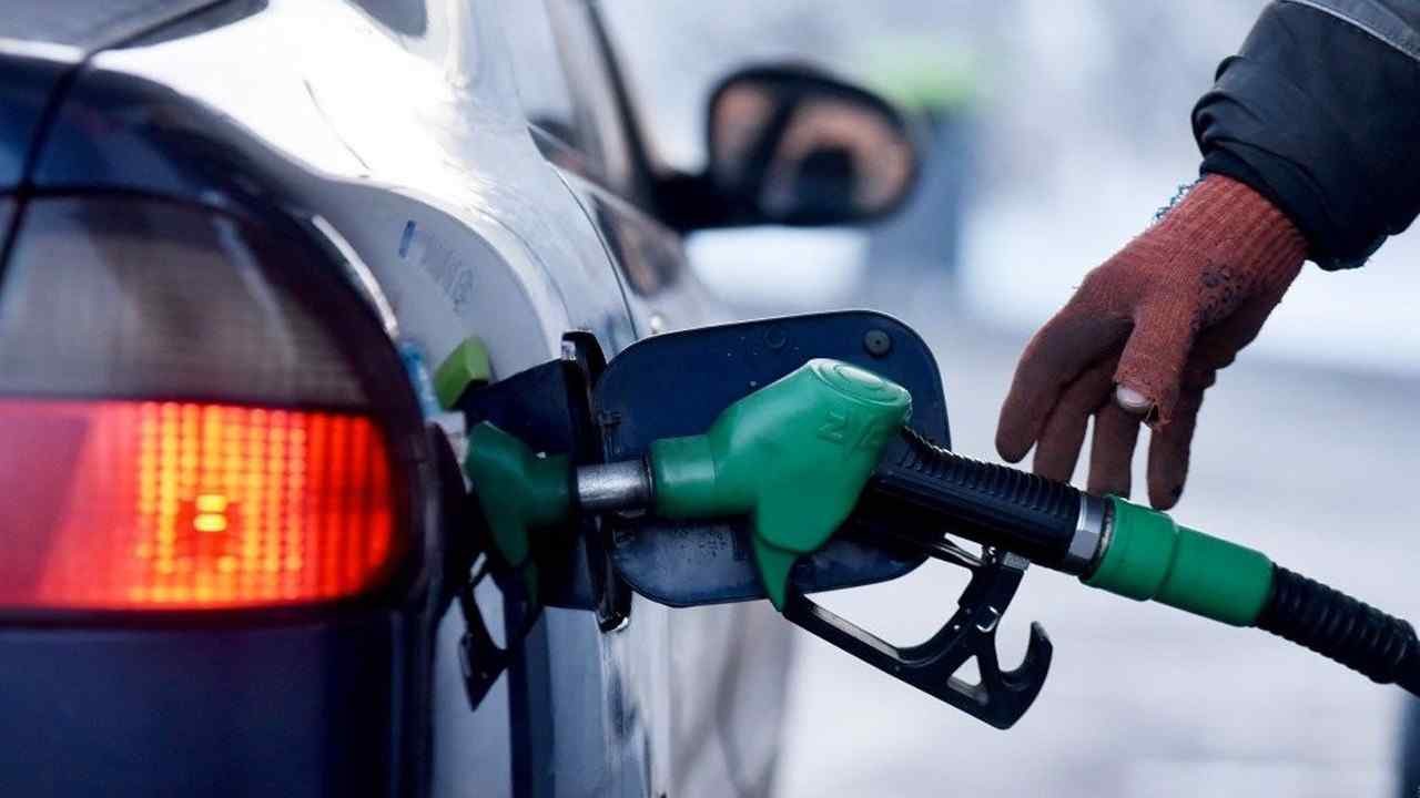 Benzin ve motorin fiyatları yeniden zamlandı