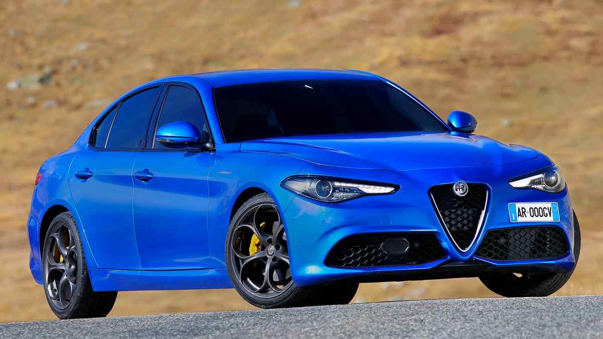 Volkswagen Passat ve Rakiplerinin Fiyatı ve Yakıt Tüketim Değerleri 2 Alfa Romeo Giulia