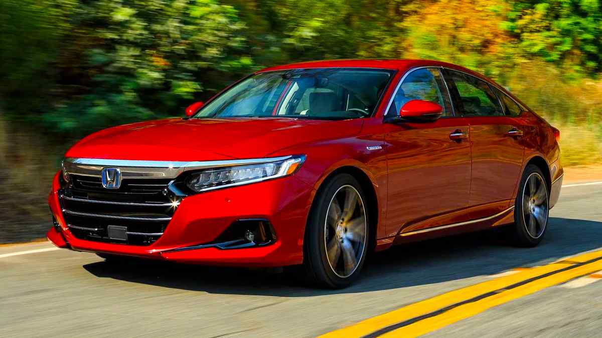Volkswagen Passat ve Rakiplerinin Fiyatı ve Yakıt Tüketim Değerleri 5 Honda Accord