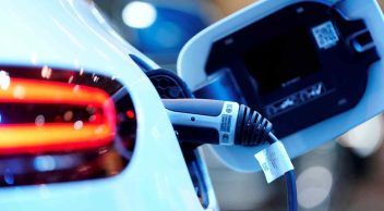Benzin ve Motorinle Çalışan Araçların Üretimini Durdurdu