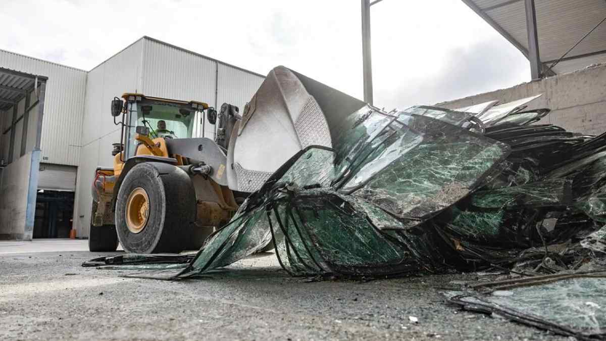 Otomobillerde Hasarlı Camları Geri Dönüştürüp Yeniden Kullanacak 1 Otomobillerde Hasarlı Camları Geri Dönüştürüp Yeniden Kullanacak