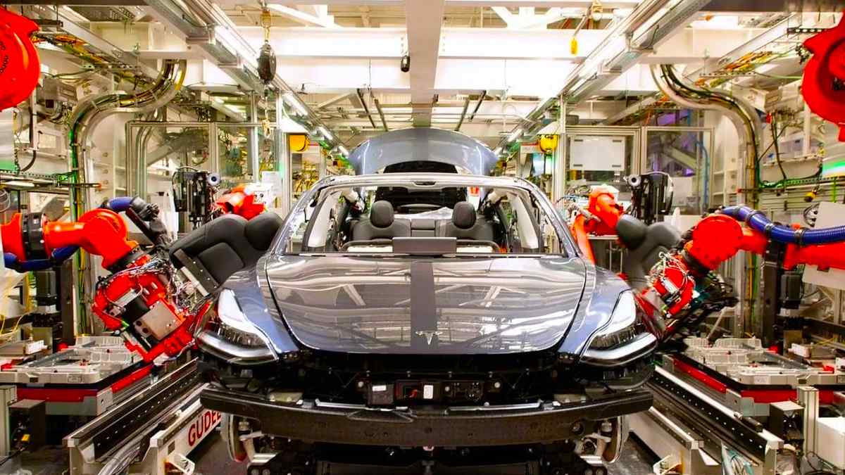 Tesla Çin'de Yeni Fabrika Kuracak