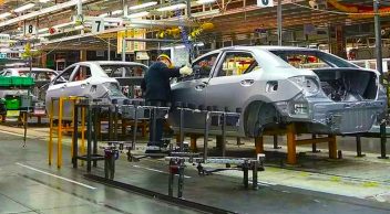 Otomotiv Devi Toyota Üretimi Askıya Alıyor